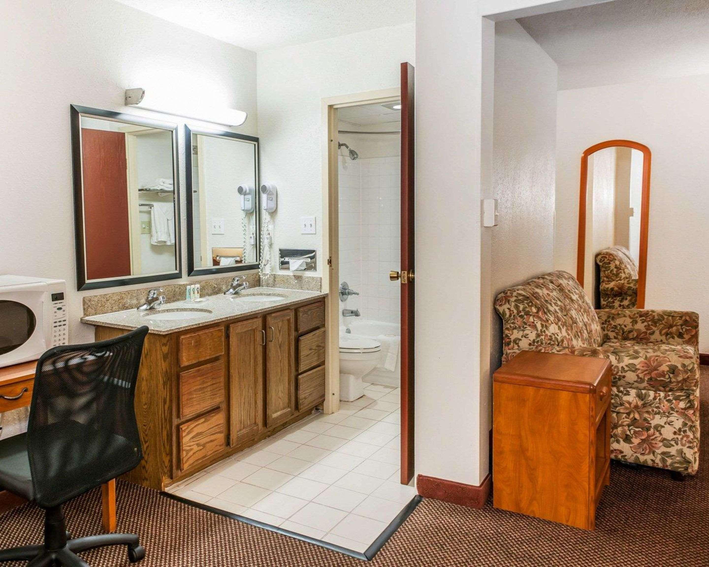 Quality Inn South Indianapolis Exterior photo